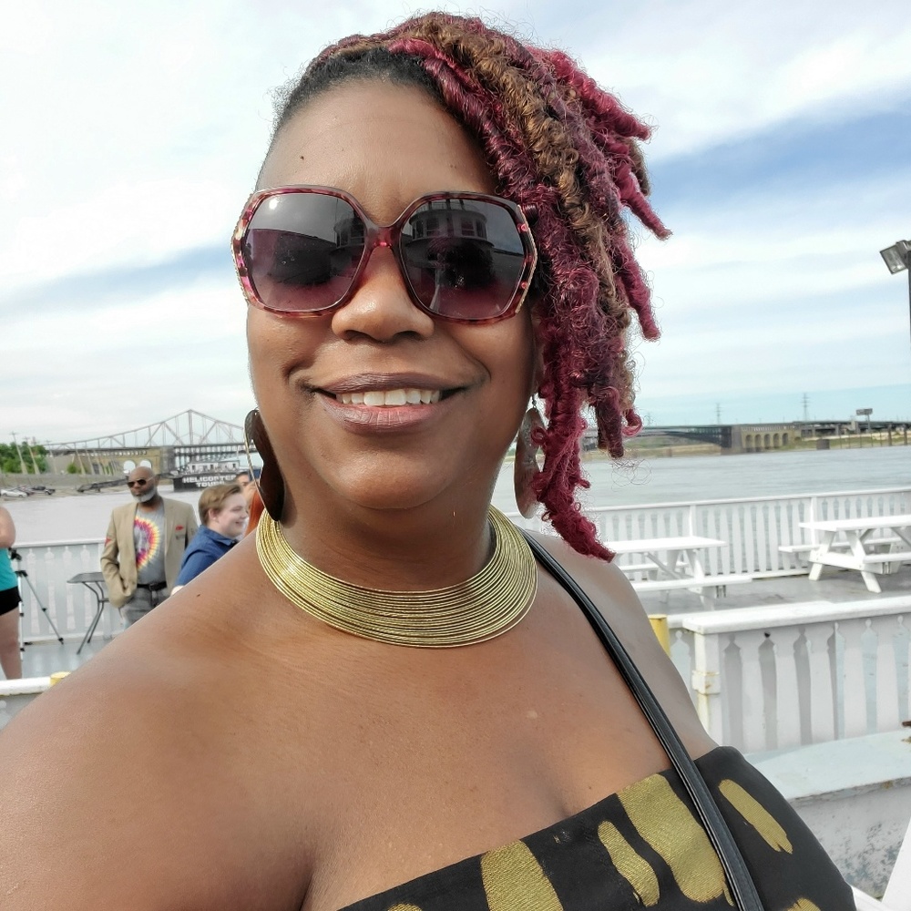 Meet your Posher, Plum